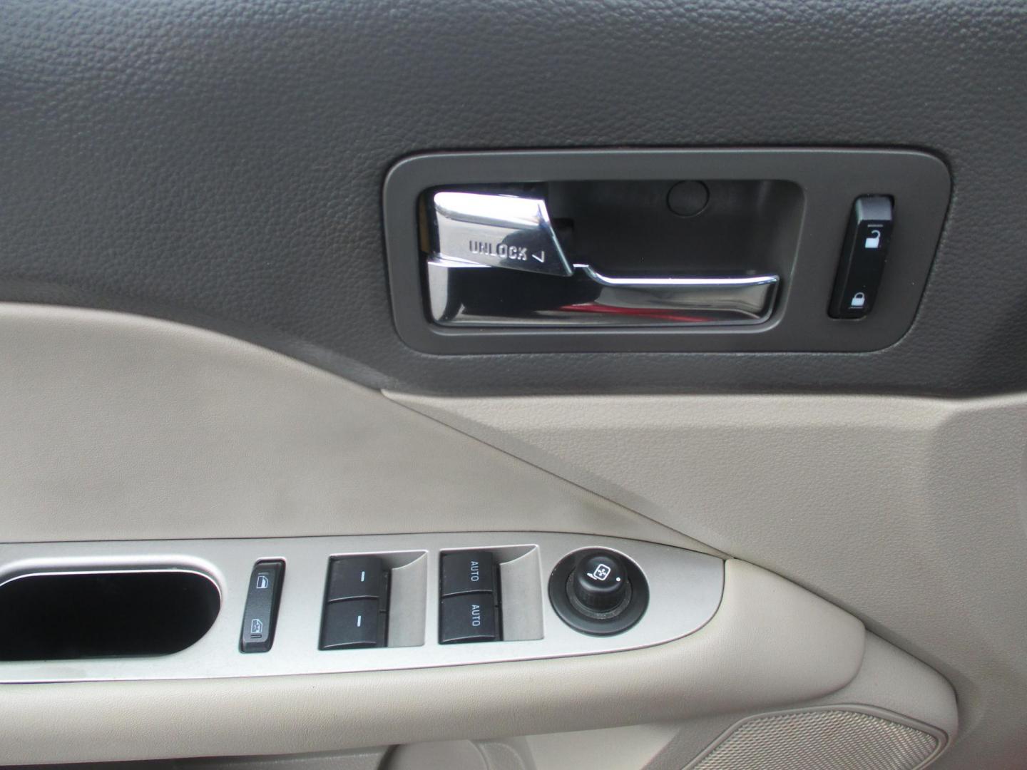 2012 RED Ford Fusion SEL (3FAHP0JG5CR) with an 3.0L V6 DOHC 24V engine, located at 540a Delsea Drive, Sewell, NJ, 08080, (987) 867-5309, 39.752560, -75.111206 - Photo#11