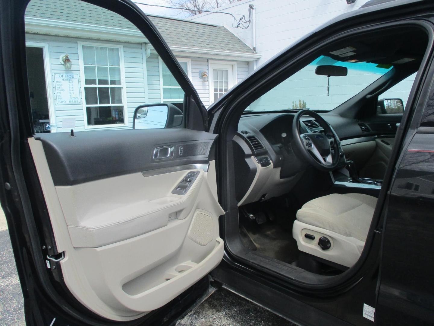 2013 BLACK Ford Explorer Base 4WD (1FM5K8B82DG) with an 3.5L V6 DOHC 24V engine, 6-Speed Automatic transmission, located at 540a Delsea Drive, Sewell, NJ, 08080, (987) 867-5309, 39.752560, -75.111206 - Photo#9