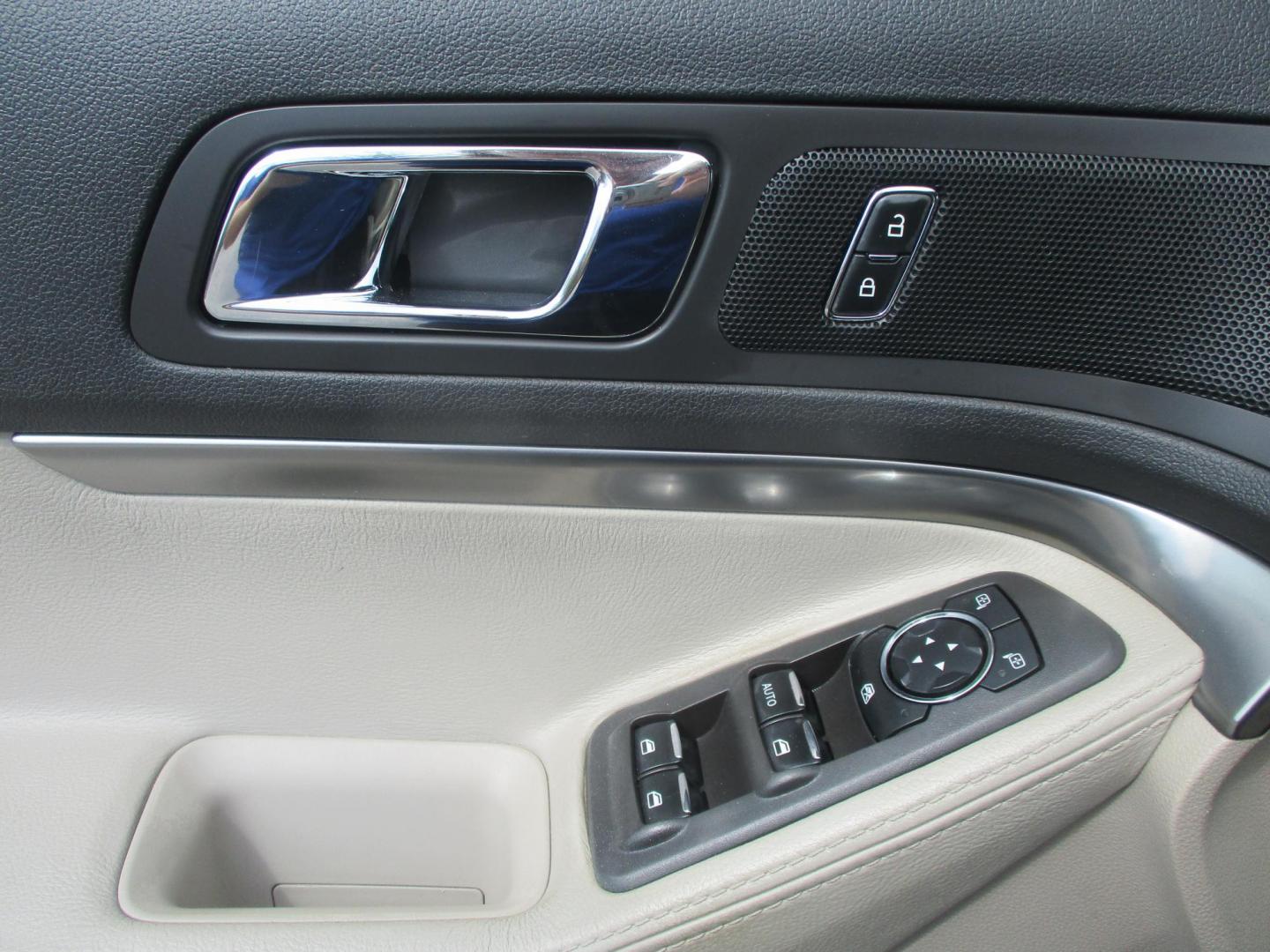 2013 BLACK Ford Explorer Base 4WD (1FM5K8B82DG) with an 3.5L V6 DOHC 24V engine, 6-Speed Automatic transmission, located at 540a Delsea Drive, Sewell, NJ, 08080, (987) 867-5309, 39.752560, -75.111206 - Photo#10