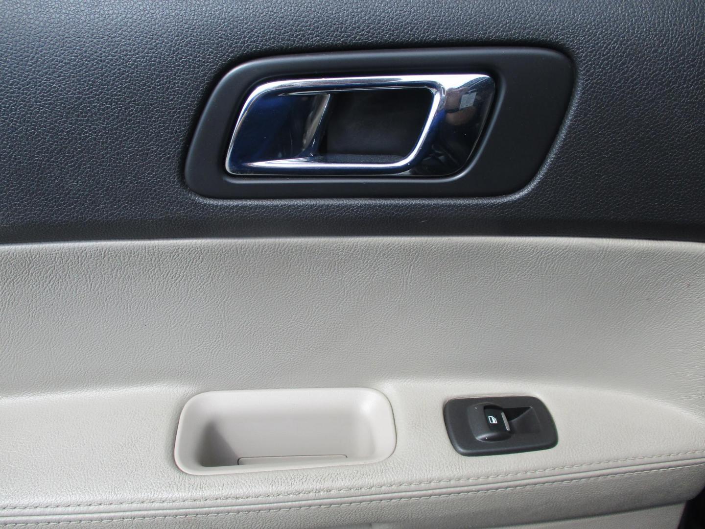 2013 BLACK Ford Explorer Base 4WD (1FM5K8B82DG) with an 3.5L V6 DOHC 24V engine, 6-Speed Automatic transmission, located at 540a Delsea Drive, Sewell, NJ, 08080, (987) 867-5309, 39.752560, -75.111206 - Photo#13