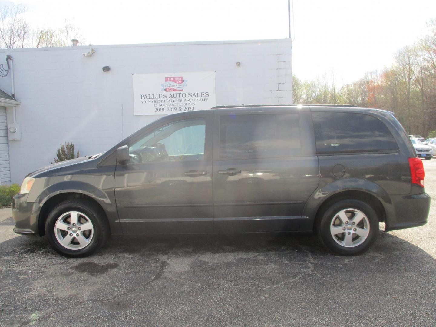 2012 BLACK Dodge Grand Caravan SXT (2C4RDGCG7CR) with an 3.6L V6 DOHC 24V engine, 6-Speed Automatic transmission, located at 540a Delsea Drive, Sewell, NJ, 08080, (987) 867-5309, 39.752560, -75.111206- Photo#1