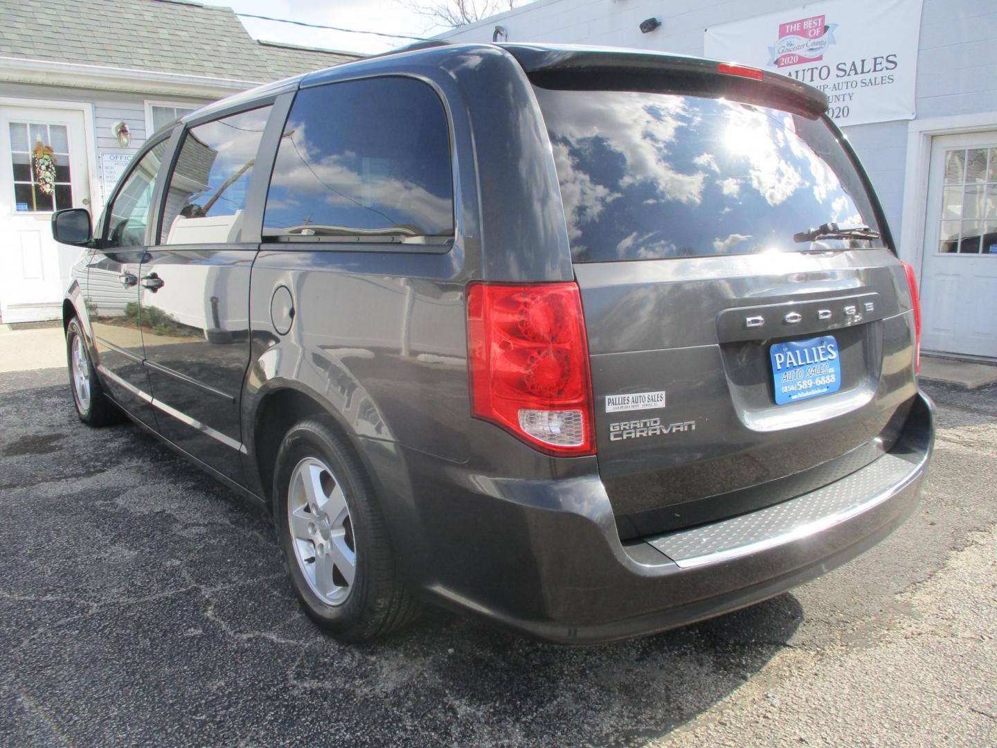 2012 BLACK Dodge Grand Caravan SXT (2C4RDGCG7CR) with an 3.6L V6 DOHC 24V engine, 6-Speed Automatic transmission, located at 540a Delsea Drive, Sewell, NJ, 08080, (987) 867-5309, 39.752560, -75.111206- Photo#2