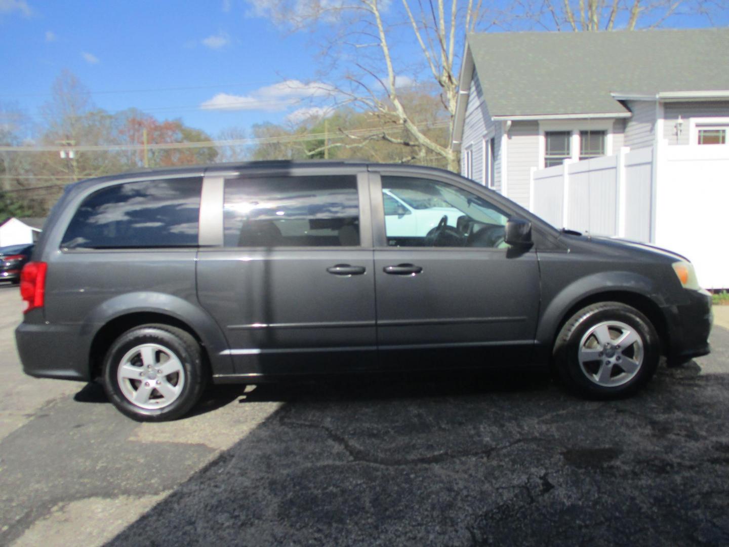 2012 BLACK Dodge Grand Caravan SXT (2C4RDGCG7CR) with an 3.6L V6 DOHC 24V engine, 6-Speed Automatic transmission, located at 540a Delsea Drive, Sewell, NJ, 08080, (987) 867-5309, 39.752560, -75.111206 - Photo#6