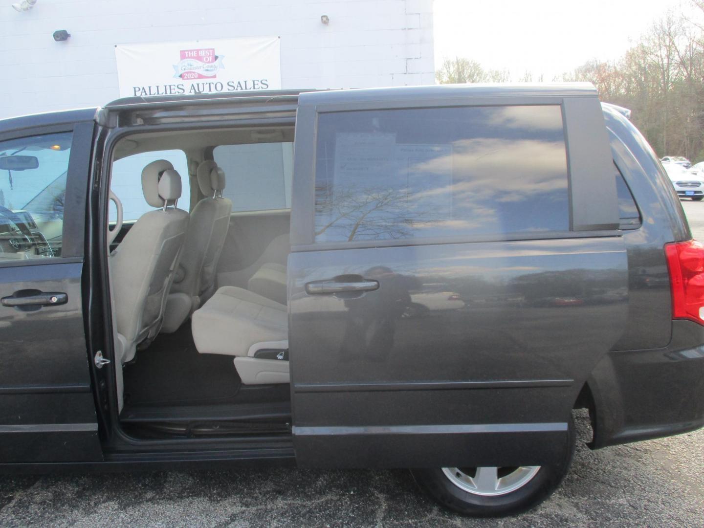 2012 BLACK Dodge Grand Caravan SXT (2C4RDGCG7CR) with an 3.6L V6 DOHC 24V engine, 6-Speed Automatic transmission, located at 540a Delsea Drive, Sewell, NJ, 08080, (987) 867-5309, 39.752560, -75.111206- Photo#11
