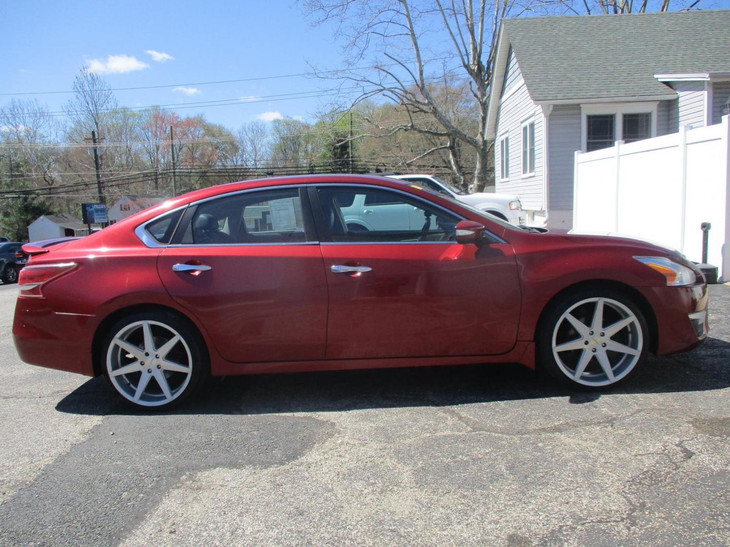 2013 RED Nissan Altima 3.5 SV (1N4BL3AP7DC) with an 3.5L V6 DOHC 24V engine, Continuously Variable Transmission transmission, located at 540a Delsea Drive, Sewell, NJ, 08080, (987) 867-5309, 39.752560, -75.111206 - Photo#7