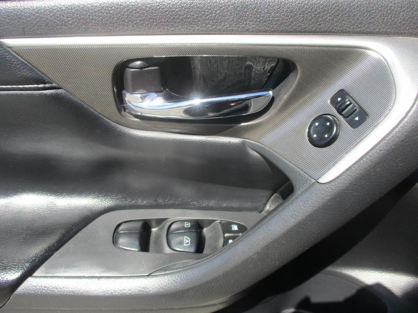 2013 RED Nissan Altima 3.5 SV (1N4BL3AP7DC) with an 3.5L V6 DOHC 24V engine, Continuously Variable Transmission transmission, located at 540a Delsea Drive, Sewell, NJ, 08080, (987) 867-5309, 39.752560, -75.111206 - Photo#11