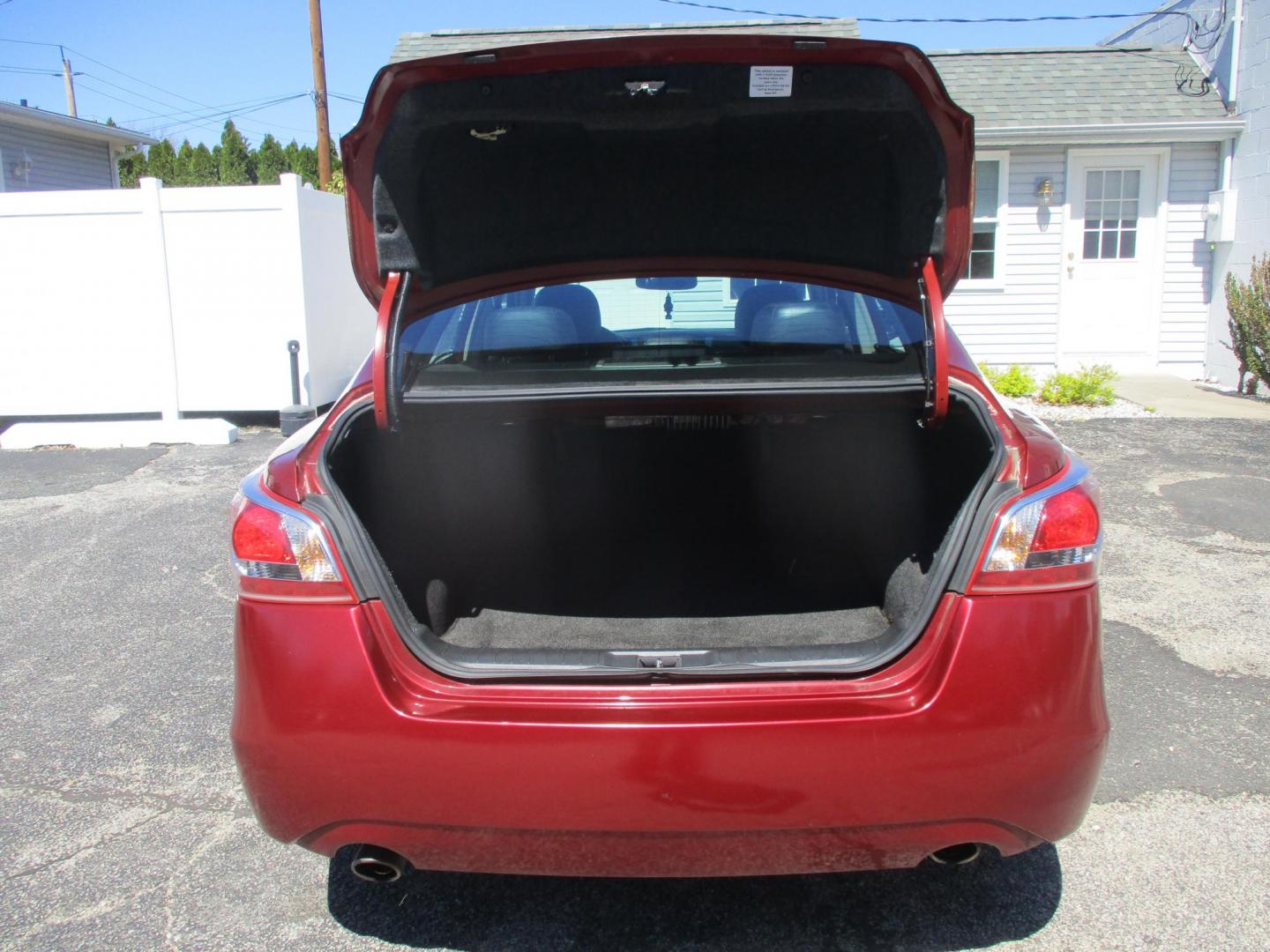2013 RED Nissan Altima 3.5 SV (1N4BL3AP7DC) with an 3.5L V6 DOHC 24V engine, Continuously Variable Transmission transmission, located at 540a Delsea Drive, Sewell, NJ, 08080, (987) 867-5309, 39.752560, -75.111206 - Photo#23