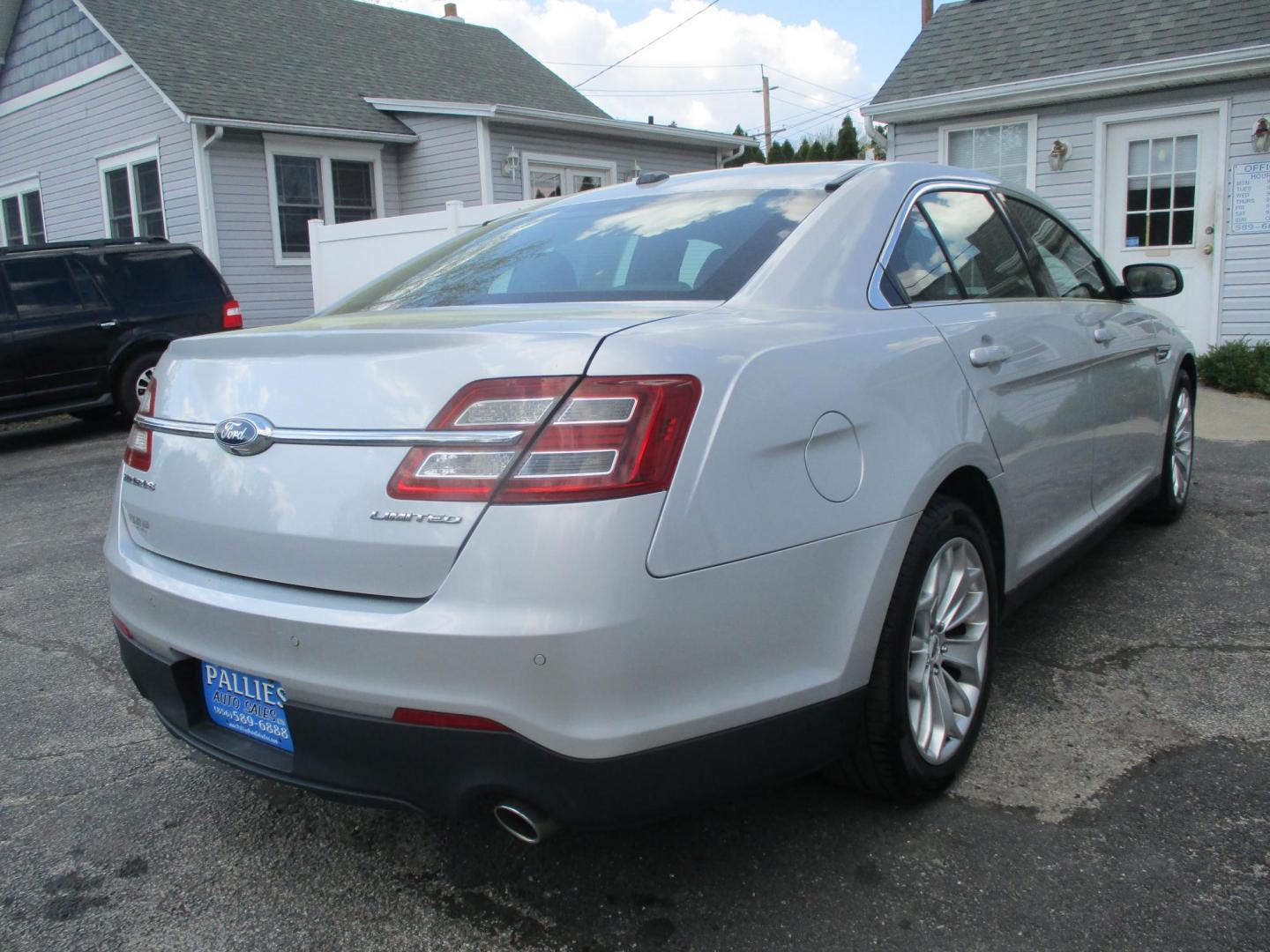 2017 SILVER Ford Taurus Limited FWD (1FAHP2F84HG) with an 3.5L V6 DOHC 24V engine, 6A transmission, located at 540a Delsea Drive, Sewell, NJ, 08080, (987) 867-5309, 39.752560, -75.111206 - Photo#6