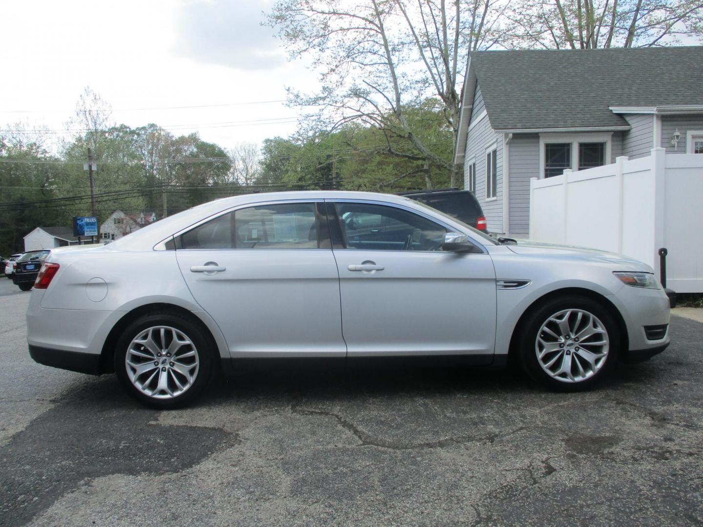 2017 SILVER Ford Taurus Limited FWD (1FAHP2F84HG) with an 3.5L V6 DOHC 24V engine, 6A transmission, located at 540a Delsea Drive, Sewell, NJ, 08080, (987) 867-5309, 39.752560, -75.111206 - Photo#7