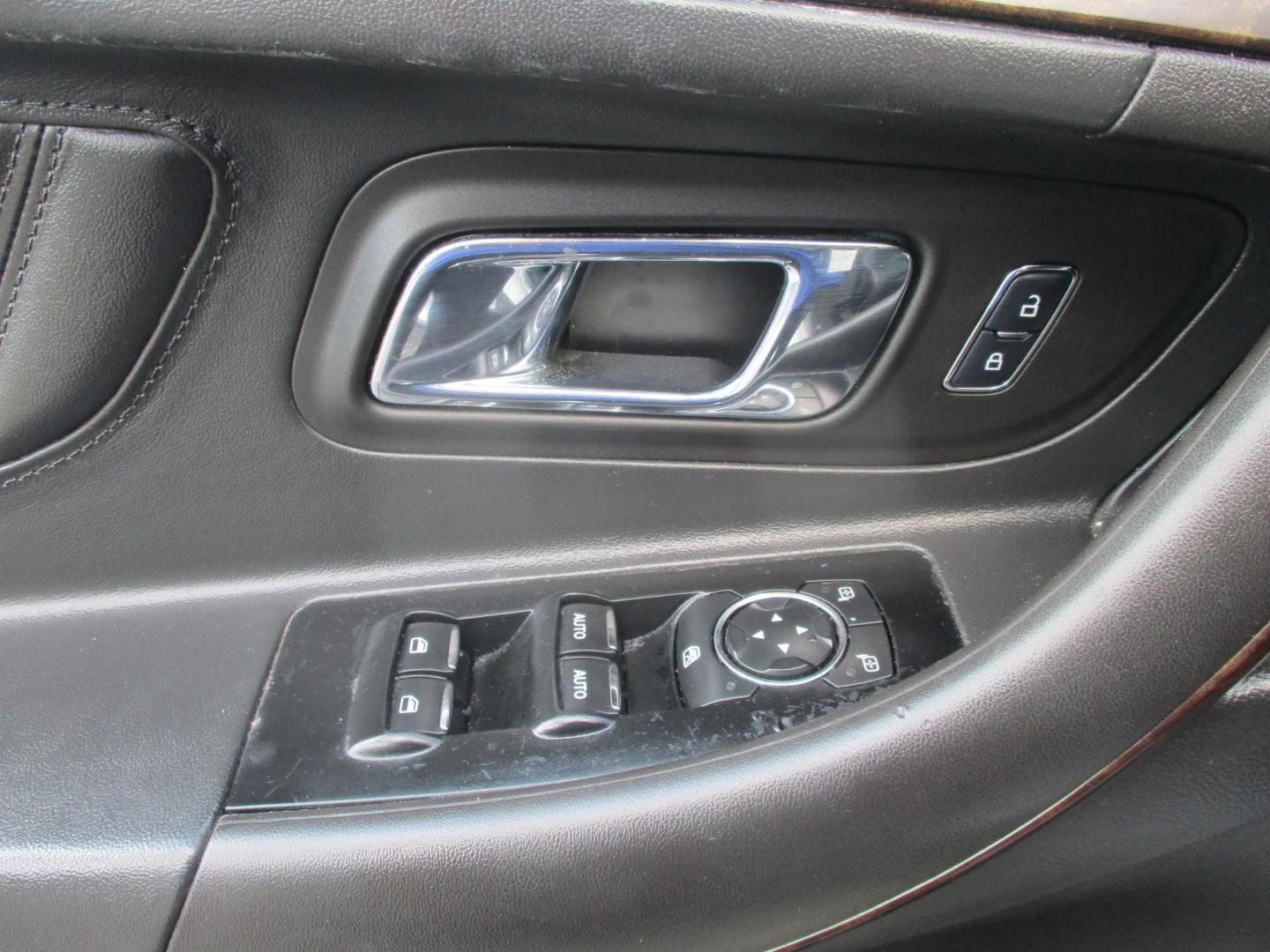 2017 SILVER Ford Taurus Limited FWD (1FAHP2F84HG) with an 3.5L V6 DOHC 24V engine, 6A transmission, located at 540a Delsea Drive, Sewell, NJ, 08080, (987) 867-5309, 39.752560, -75.111206 - Photo#11