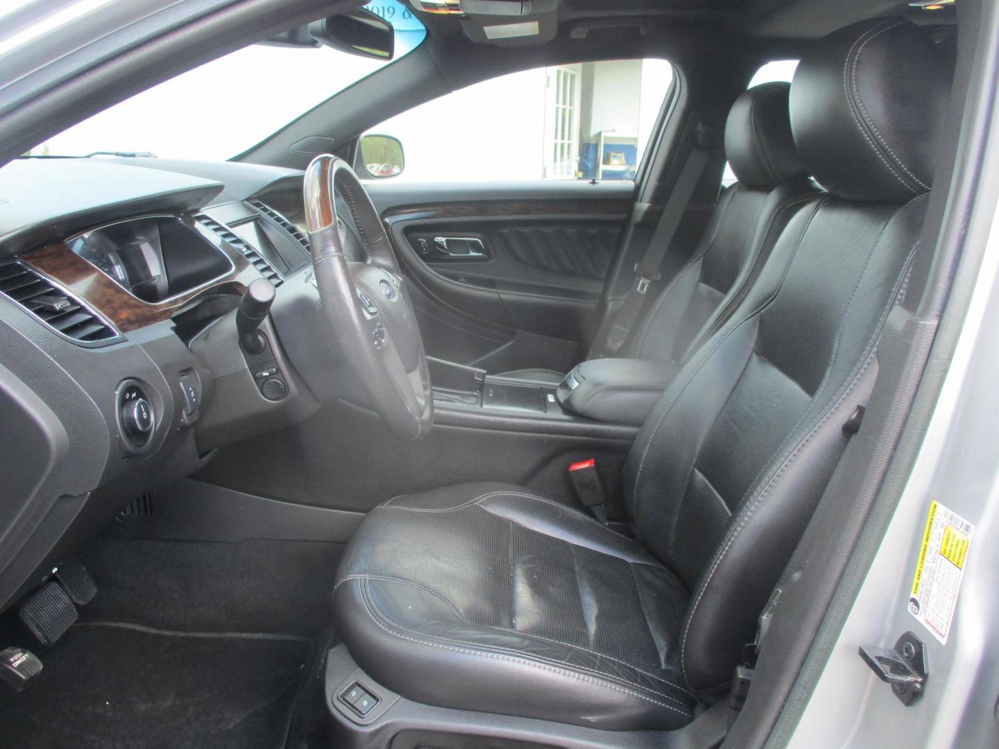 2017 SILVER Ford Taurus Limited FWD (1FAHP2F84HG) with an 3.5L V6 DOHC 24V engine, 6A transmission, located at 540a Delsea Drive, Sewell, NJ, 08080, (987) 867-5309, 39.752560, -75.111206 - Photo#12