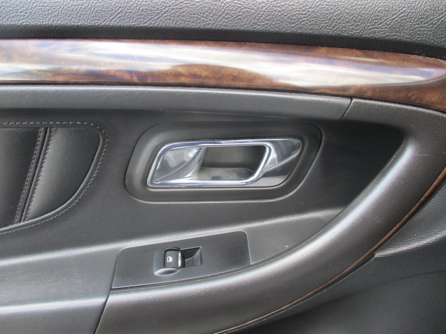 2017 SILVER Ford Taurus Limited FWD (1FAHP2F84HG) with an 3.5L V6 DOHC 24V engine, 6A transmission, located at 540a Delsea Drive, Sewell, NJ, 08080, (987) 867-5309, 39.752560, -75.111206 - Photo#14