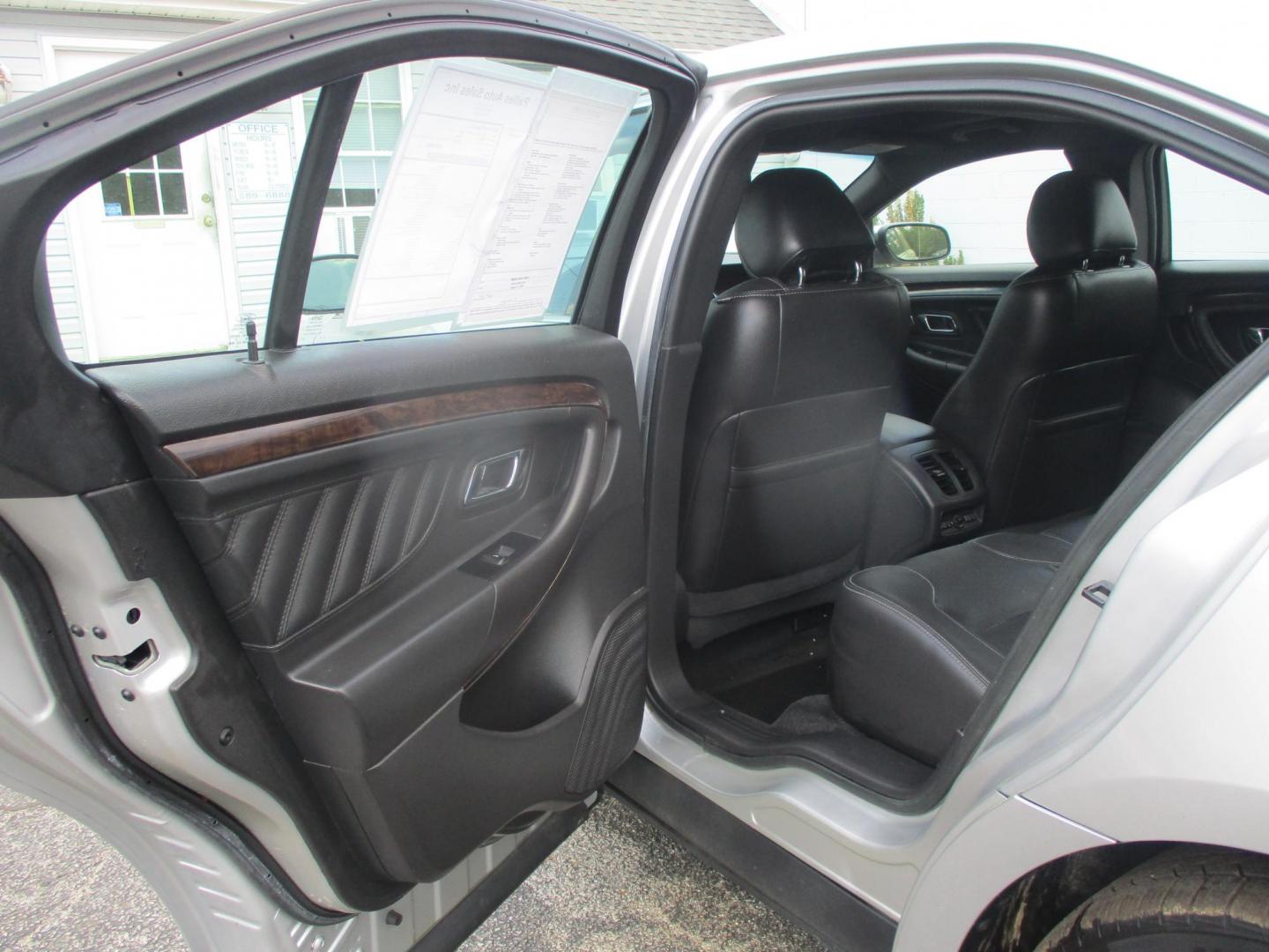 2017 SILVER Ford Taurus Limited FWD (1FAHP2F84HG) with an 3.5L V6 DOHC 24V engine, 6A transmission, located at 540a Delsea Drive, Sewell, NJ, 08080, (987) 867-5309, 39.752560, -75.111206 - Photo#13