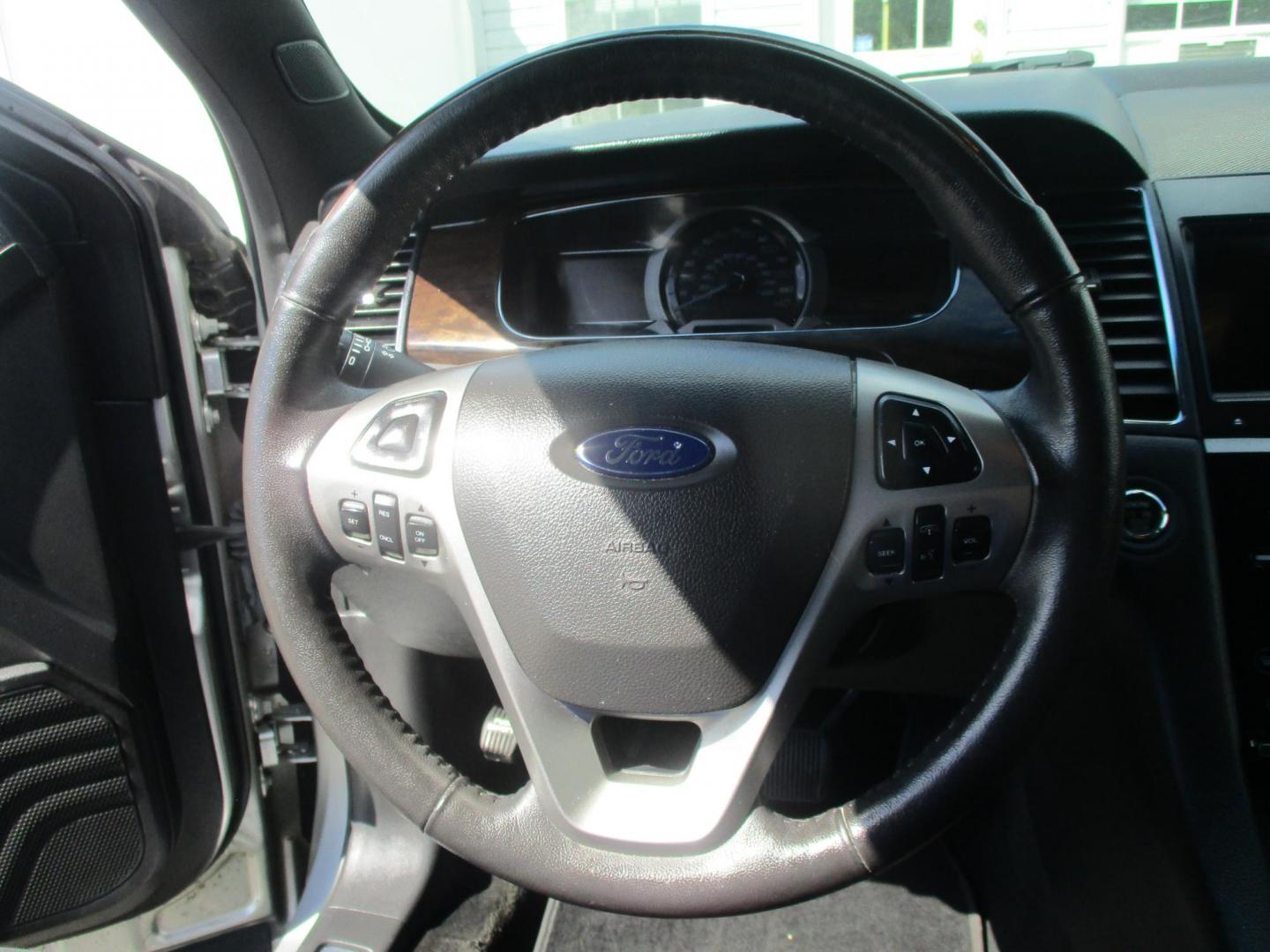 2017 SILVER Ford Taurus Limited FWD (1FAHP2F84HG) with an 3.5L V6 DOHC 24V engine, 6A transmission, located at 540a Delsea Drive, Sewell, NJ, 08080, (987) 867-5309, 39.752560, -75.111206 - Photo#16