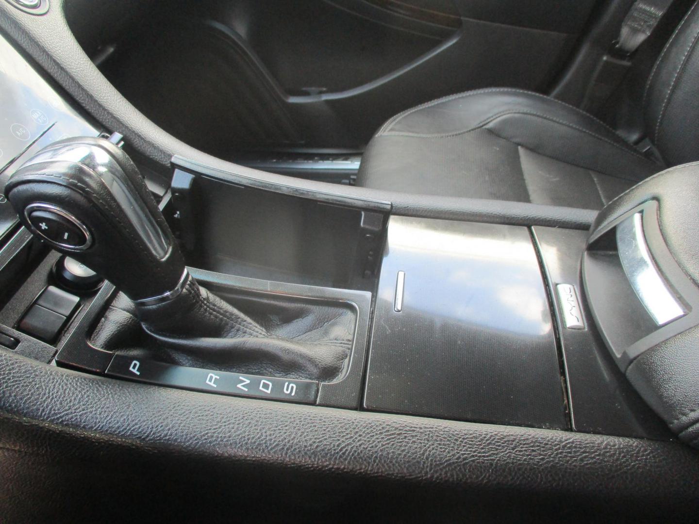 2017 SILVER Ford Taurus Limited FWD (1FAHP2F84HG) with an 3.5L V6 DOHC 24V engine, 6A transmission, located at 540a Delsea Drive, Sewell, NJ, 08080, (987) 867-5309, 39.752560, -75.111206 - Photo#23