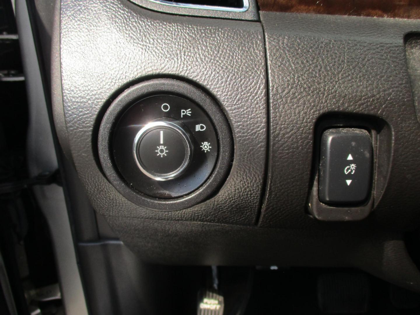 2017 SILVER Ford Taurus Limited FWD (1FAHP2F84HG) with an 3.5L V6 DOHC 24V engine, 6A transmission, located at 540a Delsea Drive, Sewell, NJ, 08080, (987) 867-5309, 39.752560, -75.111206 - Photo#24