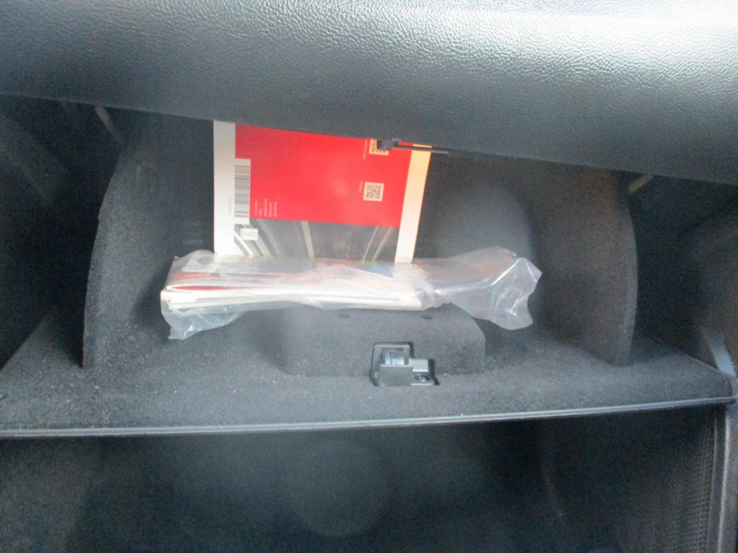 2017 SILVER Ford Taurus Limited FWD (1FAHP2F84HG) with an 3.5L V6 DOHC 24V engine, 6A transmission, located at 540a Delsea Drive, Sewell, NJ, 08080, (987) 867-5309, 39.752560, -75.111206 - Photo#25