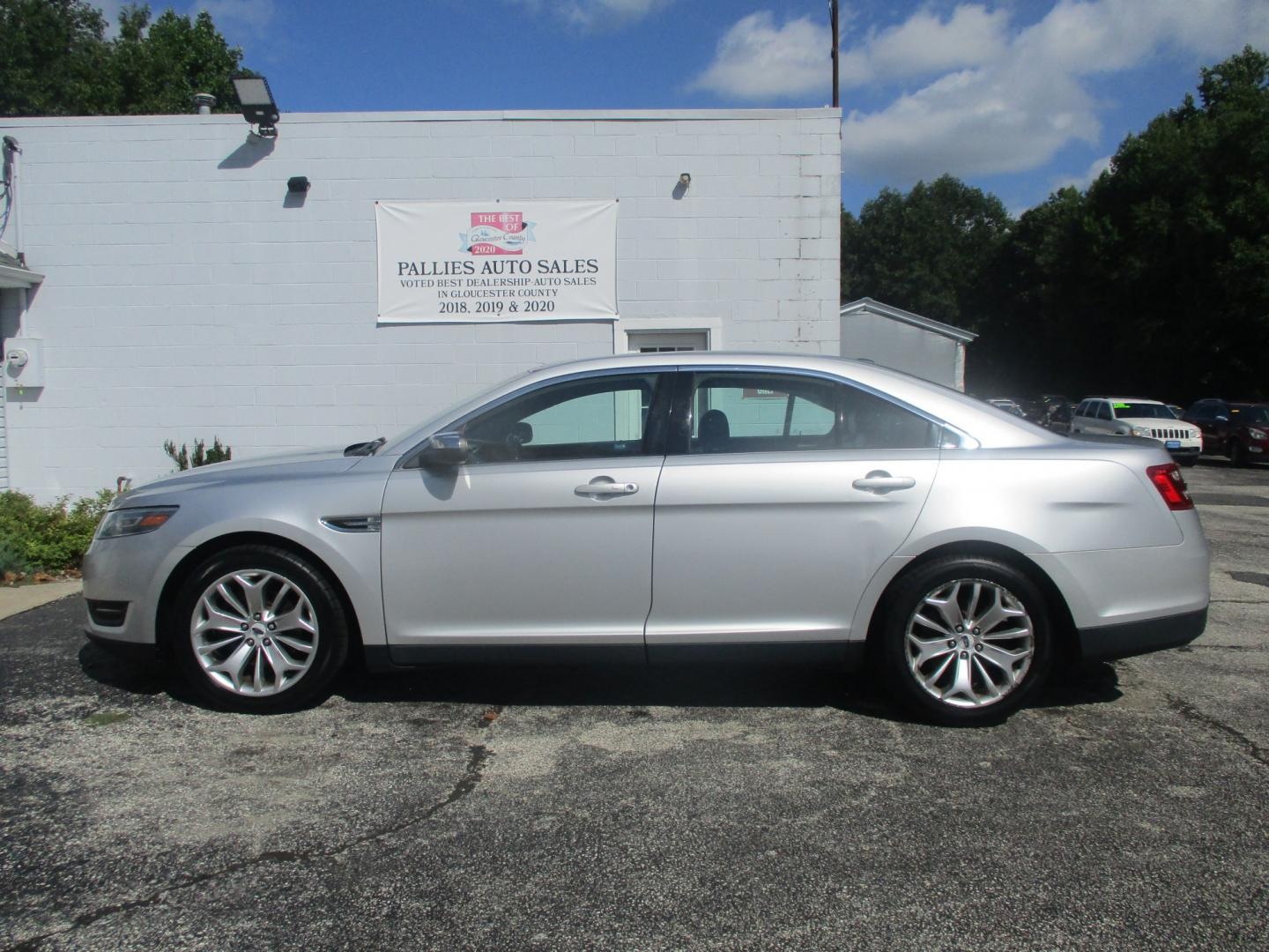 2017 SILVER Ford Taurus Limited FWD (1FAHP2F84HG) with an 3.5L V6 DOHC 24V engine, 6A transmission, located at 540a Delsea Drive, Sewell, NJ, 08080, (987) 867-5309, 39.752560, -75.111206- Photo#1