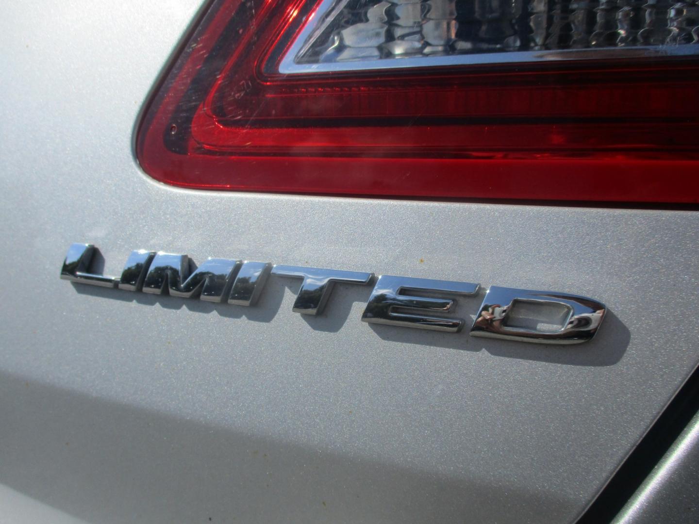 2017 SILVER Ford Taurus Limited FWD (1FAHP2F84HG) with an 3.5L V6 DOHC 24V engine, 6A transmission, located at 540a Delsea Drive, Sewell, NJ, 08080, (987) 867-5309, 39.752560, -75.111206- Photo#5