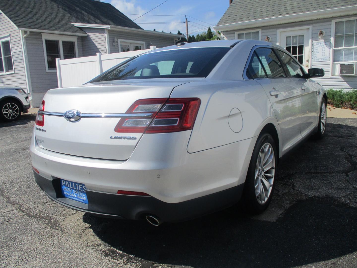 2017 SILVER Ford Taurus Limited FWD (1FAHP2F84HG) with an 3.5L V6 DOHC 24V engine, 6A transmission, located at 540a Delsea Drive, Sewell, NJ, 08080, (987) 867-5309, 39.752560, -75.111206- Photo#6