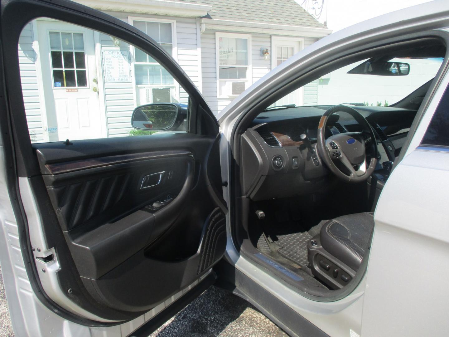 2017 SILVER Ford Taurus Limited FWD (1FAHP2F84HG) with an 3.5L V6 DOHC 24V engine, 6A transmission, located at 540a Delsea Drive, Sewell, NJ, 08080, (987) 867-5309, 39.752560, -75.111206- Photo#10
