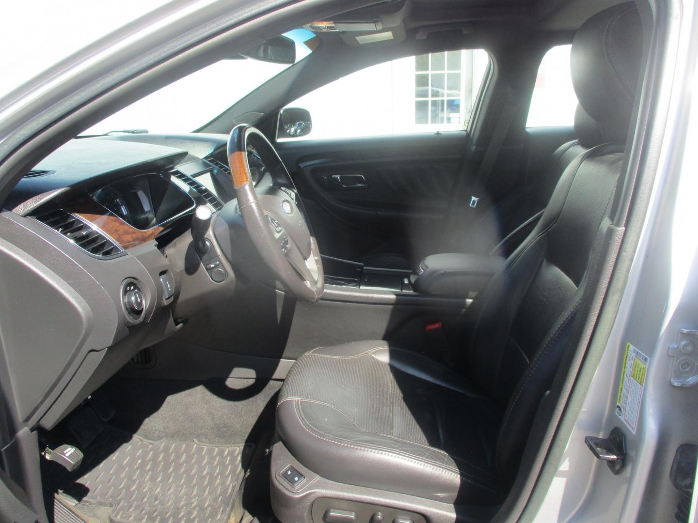 2017 SILVER Ford Taurus Limited FWD (1FAHP2F84HG) with an 3.5L V6 DOHC 24V engine, 6A transmission, located at 540a Delsea Drive, Sewell, NJ, 08080, (987) 867-5309, 39.752560, -75.111206- Photo#12