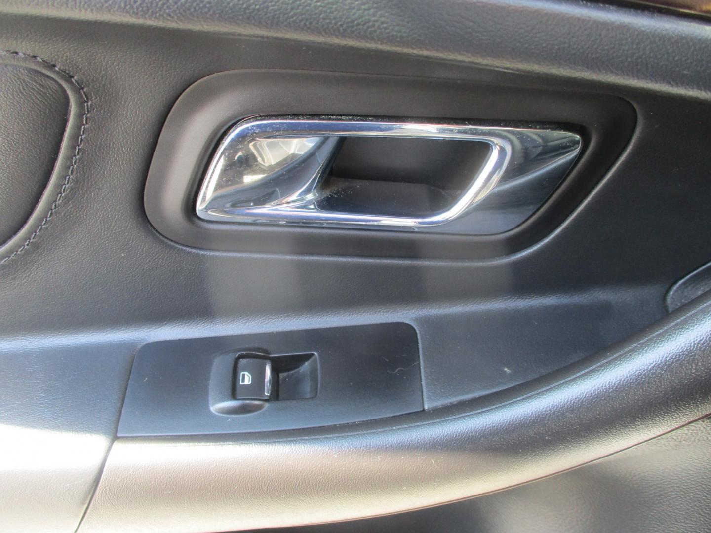 2017 SILVER Ford Taurus Limited FWD (1FAHP2F84HG) with an 3.5L V6 DOHC 24V engine, 6A transmission, located at 540a Delsea Drive, Sewell, NJ, 08080, (987) 867-5309, 39.752560, -75.111206- Photo#14