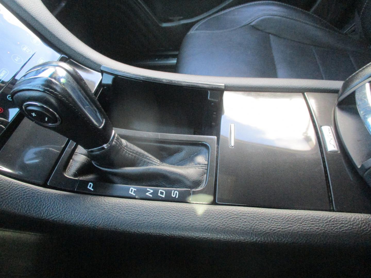 2017 SILVER Ford Taurus Limited FWD (1FAHP2F84HG) with an 3.5L V6 DOHC 24V engine, 6A transmission, located at 540a Delsea Drive, Sewell, NJ, 08080, (987) 867-5309, 39.752560, -75.111206- Photo#23