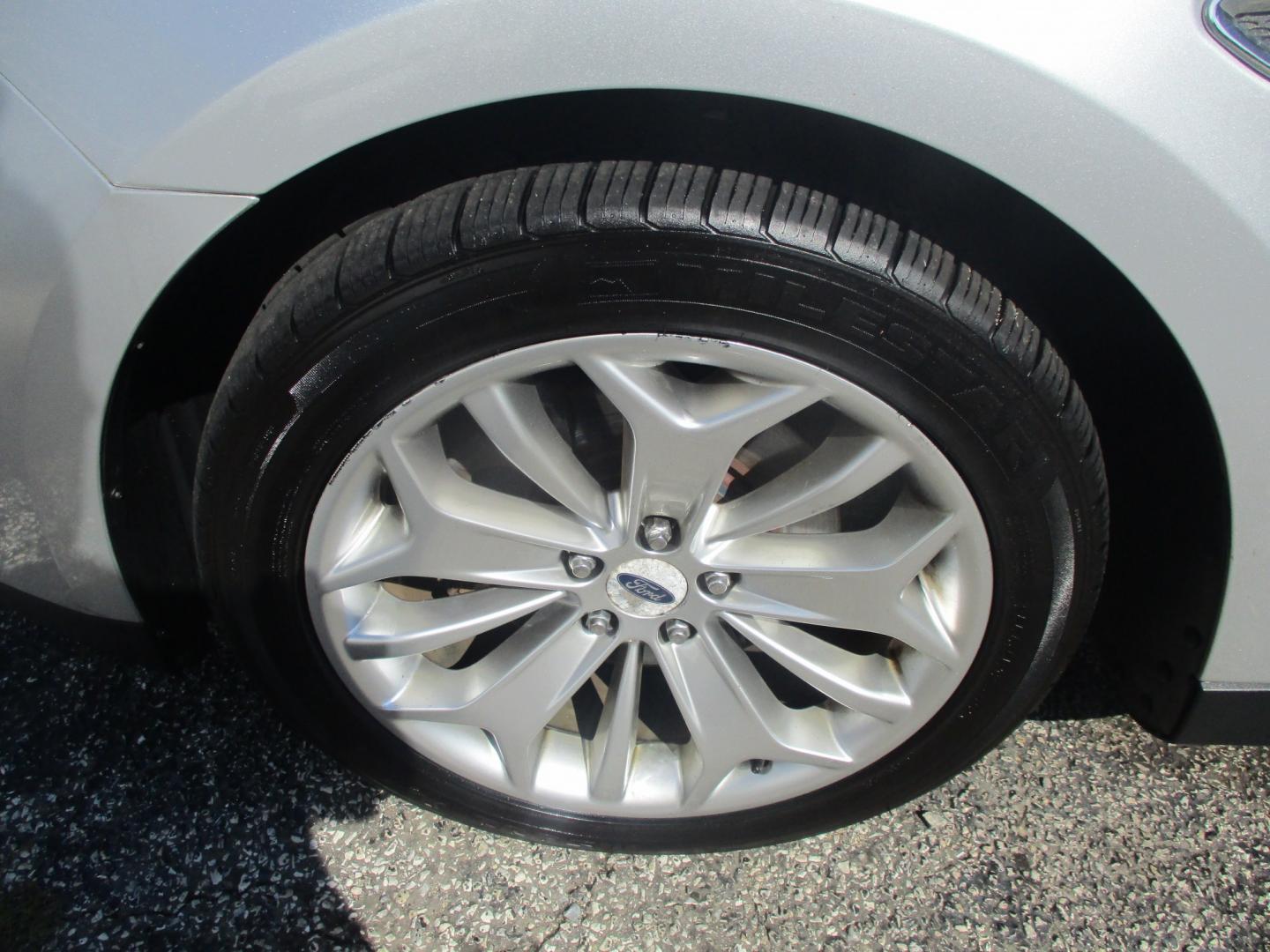 2017 SILVER Ford Taurus Limited FWD (1FAHP2F84HG) with an 3.5L V6 DOHC 24V engine, 6A transmission, located at 540a Delsea Drive, Sewell, NJ, 08080, (987) 867-5309, 39.752560, -75.111206- Photo#28