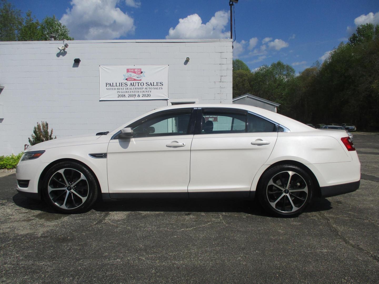 2015 WHITE Ford Taurus SEL AWD (1FAHP2H86FG) with an 3.5L V6 DOHC 24V engine, 6-Speed Automatic transmission, located at 540a Delsea Drive, Sewell, NJ, 08080, (987) 867-5309, 39.752560, -75.111206 - Photo#1