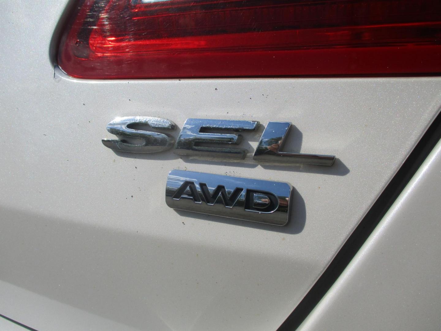 2015 WHITE Ford Taurus SEL AWD (1FAHP2H86FG) with an 3.5L V6 DOHC 24V engine, 6-Speed Automatic transmission, located at 540a Delsea Drive, Sewell, NJ, 08080, (987) 867-5309, 39.752560, -75.111206 - Photo#5