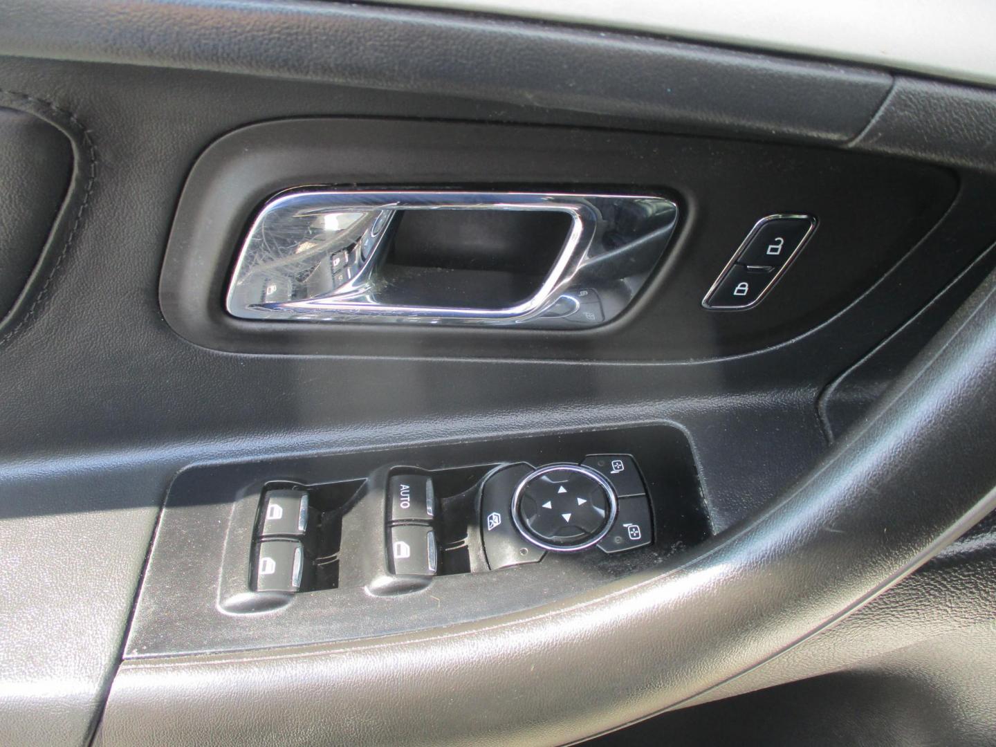 2015 WHITE Ford Taurus SEL AWD (1FAHP2H86FG) with an 3.5L V6 DOHC 24V engine, 6-Speed Automatic transmission, located at 540a Delsea Drive, Sewell, NJ, 08080, (987) 867-5309, 39.752560, -75.111206 - Photo#11