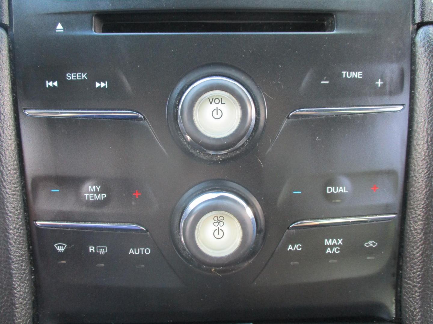 2015 WHITE Ford Taurus SEL AWD (1FAHP2H86FG) with an 3.5L V6 DOHC 24V engine, 6-Speed Automatic transmission, located at 540a Delsea Drive, Sewell, NJ, 08080, (987) 867-5309, 39.752560, -75.111206 - Photo#22