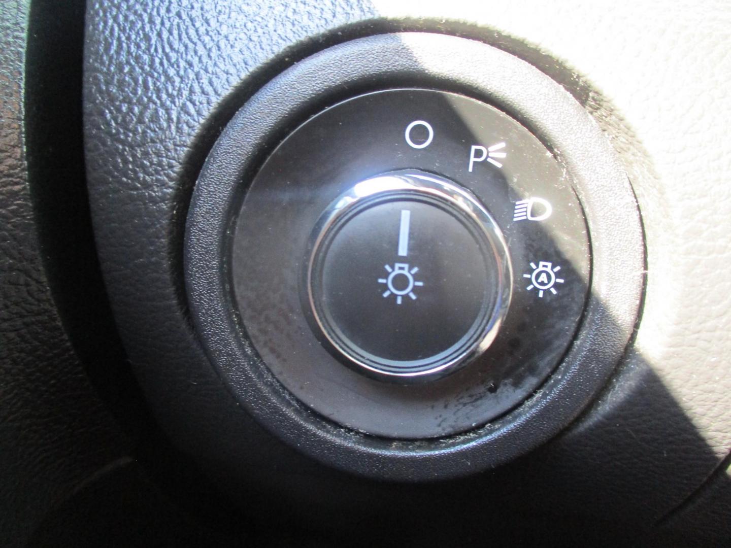 2015 WHITE Ford Taurus SEL AWD (1FAHP2H86FG) with an 3.5L V6 DOHC 24V engine, 6-Speed Automatic transmission, located at 540a Delsea Drive, Sewell, NJ, 08080, (987) 867-5309, 39.752560, -75.111206 - Photo#24