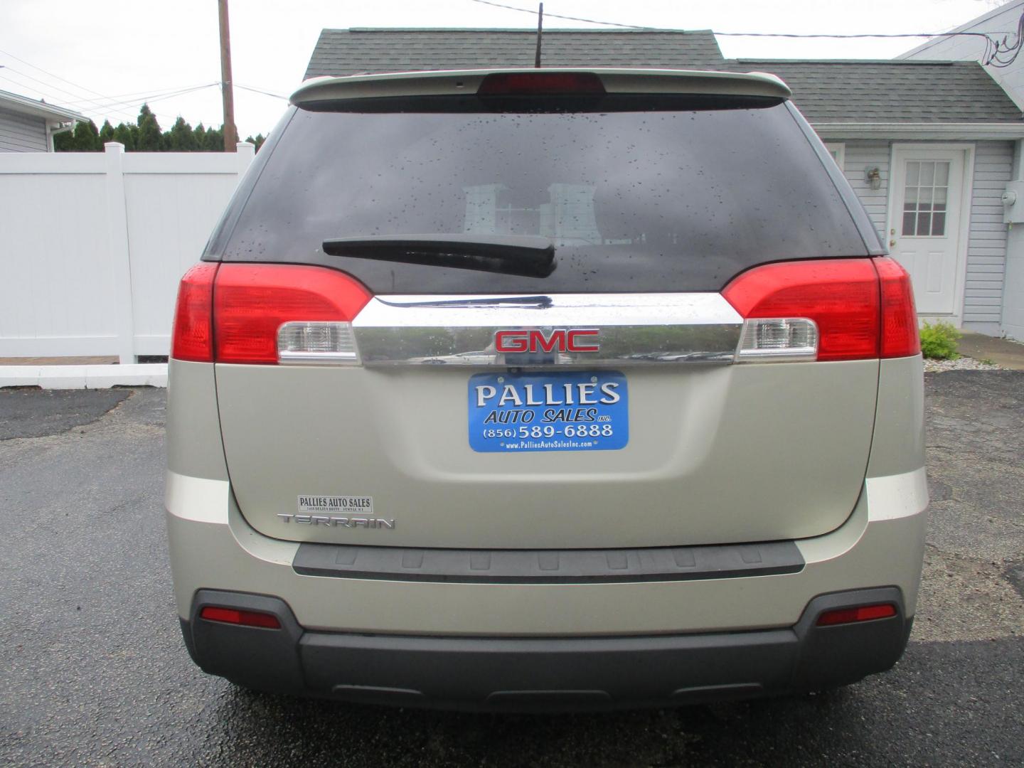 2014 GOLD GMC Terrain SLE2 FWD (2GKALREK0E6) with an 2.4L L4 DOHC 16V FFV engine, 6-Speed Automatic transmission, located at 540a Delsea Drive, Sewell, NJ, 08080, (987) 867-5309, 39.752560, -75.111206- Photo#3