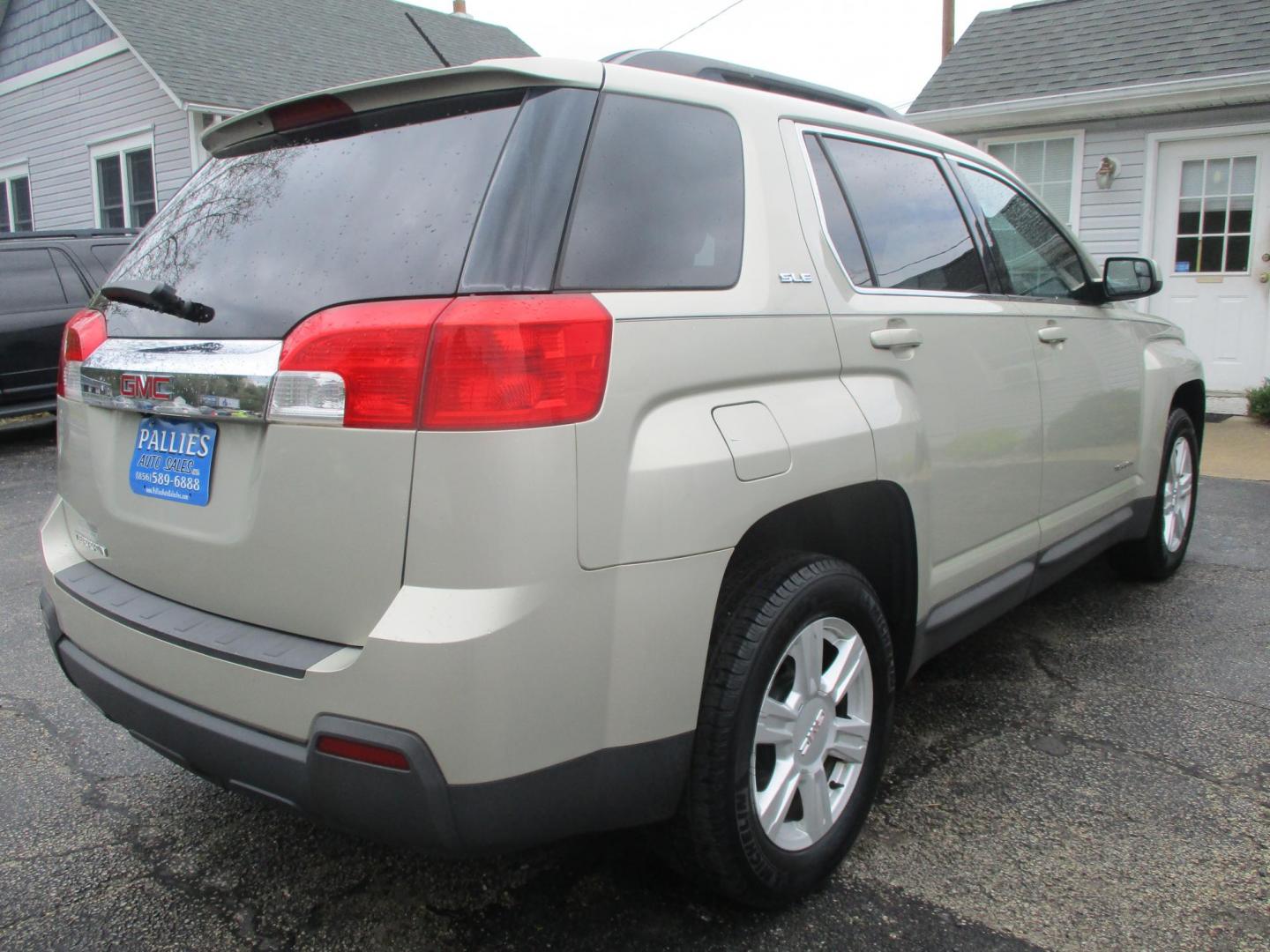 2014 GOLD GMC Terrain SLE2 FWD (2GKALREK0E6) with an 2.4L L4 DOHC 16V FFV engine, 6-Speed Automatic transmission, located at 540a Delsea Drive, Sewell, NJ, 08080, (987) 867-5309, 39.752560, -75.111206- Photo#5