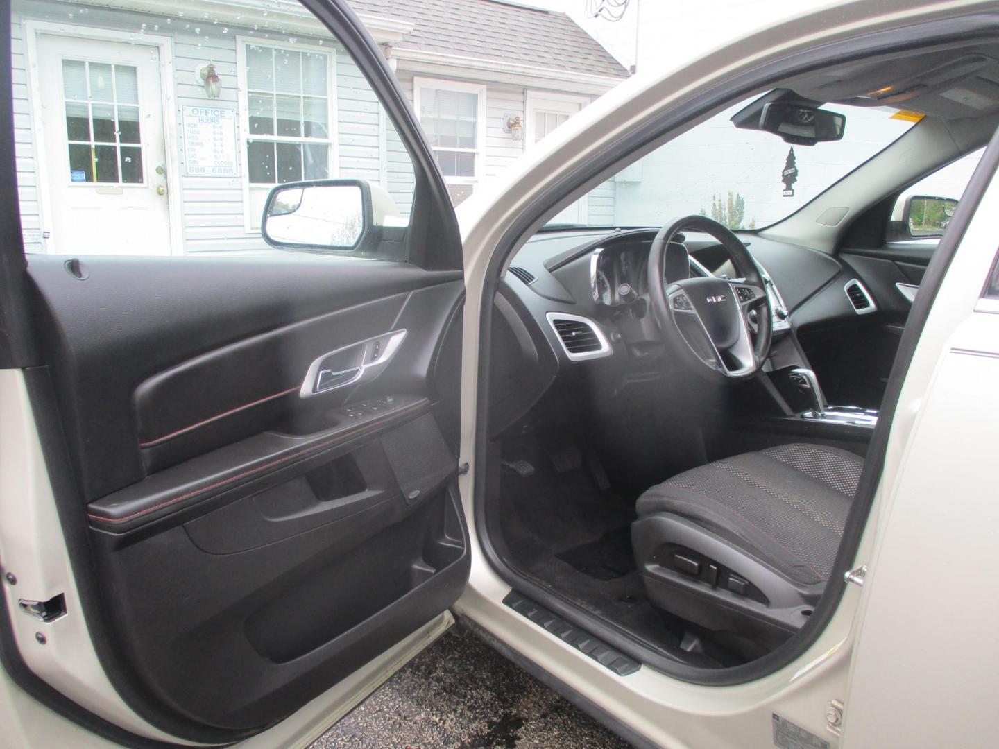 2014 GOLD GMC Terrain SLE2 FWD (2GKALREK0E6) with an 2.4L L4 DOHC 16V FFV engine, 6-Speed Automatic transmission, located at 540a Delsea Drive, Sewell, NJ, 08080, (987) 867-5309, 39.752560, -75.111206- Photo#9