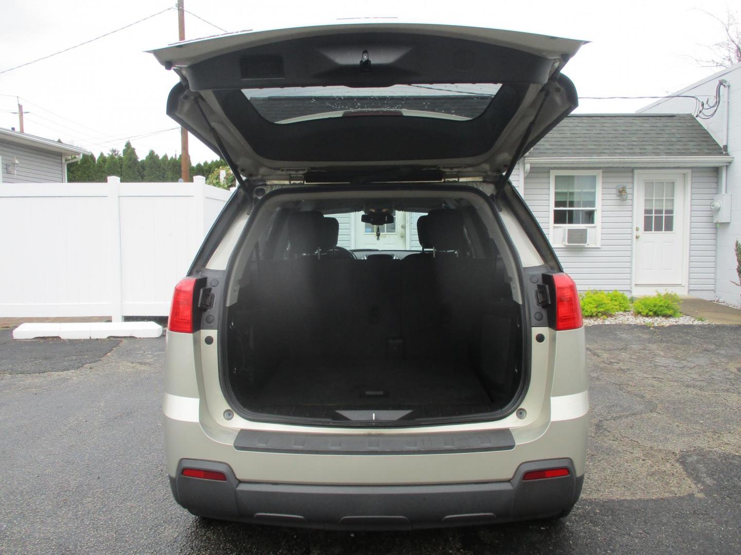 2014 GOLD GMC Terrain SLE2 FWD (2GKALREK0E6) with an 2.4L L4 DOHC 16V FFV engine, 6-Speed Automatic transmission, located at 540a Delsea Drive, Sewell, NJ, 08080, (987) 867-5309, 39.752560, -75.111206- Photo#23