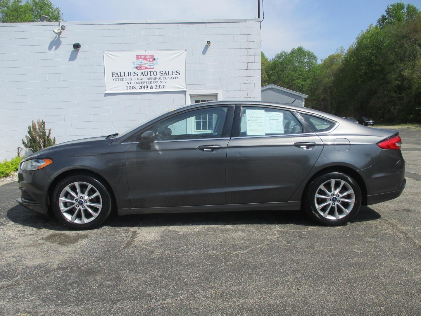2017 GRAY Ford Fusion SE (3FA6P0H76HR) with an 2.5L L4 DOHC 16V engine, 6A transmission, located at 540a Delsea Drive, Sewell, NJ, 08080, (987) 867-5309, 39.752560, -75.111206 - Photo#1