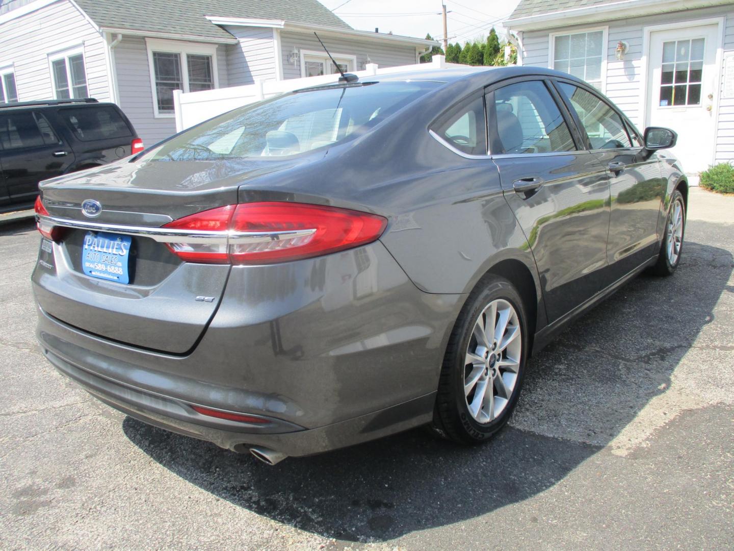 2017 GRAY Ford Fusion SE (3FA6P0H76HR) with an 2.5L L4 DOHC 16V engine, 6A transmission, located at 540a Delsea Drive, Sewell, NJ, 08080, (987) 867-5309, 39.752560, -75.111206 - Photo#6