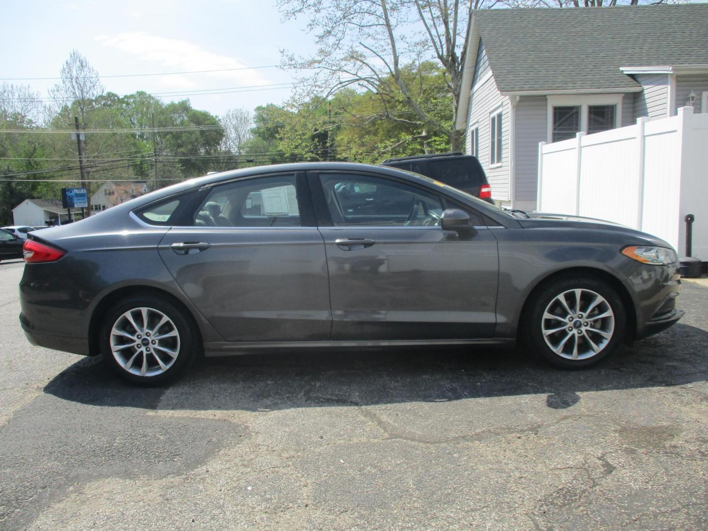 2017 GRAY Ford Fusion SE (3FA6P0H76HR) with an 2.5L L4 DOHC 16V engine, 6A transmission, located at 540a Delsea Drive, Sewell, NJ, 08080, (987) 867-5309, 39.752560, -75.111206 - Photo#7