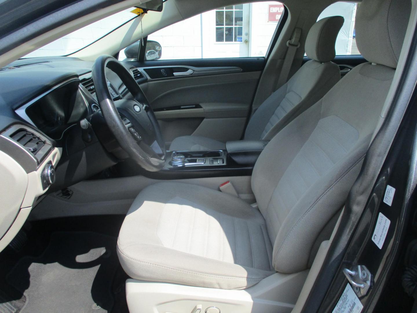 2017 GRAY Ford Fusion SE (3FA6P0H76HR) with an 2.5L L4 DOHC 16V engine, 6A transmission, located at 540a Delsea Drive, Sewell, NJ, 08080, (987) 867-5309, 39.752560, -75.111206 - Photo#12