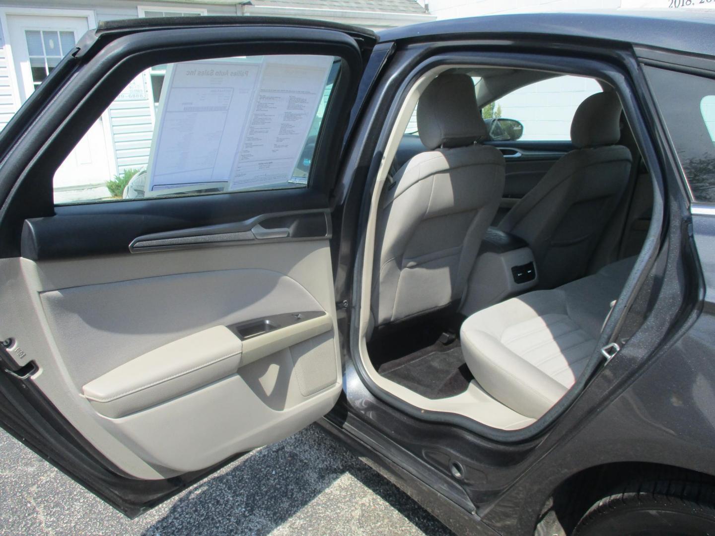 2017 GRAY Ford Fusion SE (3FA6P0H76HR) with an 2.5L L4 DOHC 16V engine, 6A transmission, located at 540a Delsea Drive, Sewell, NJ, 08080, (987) 867-5309, 39.752560, -75.111206 - Photo#13