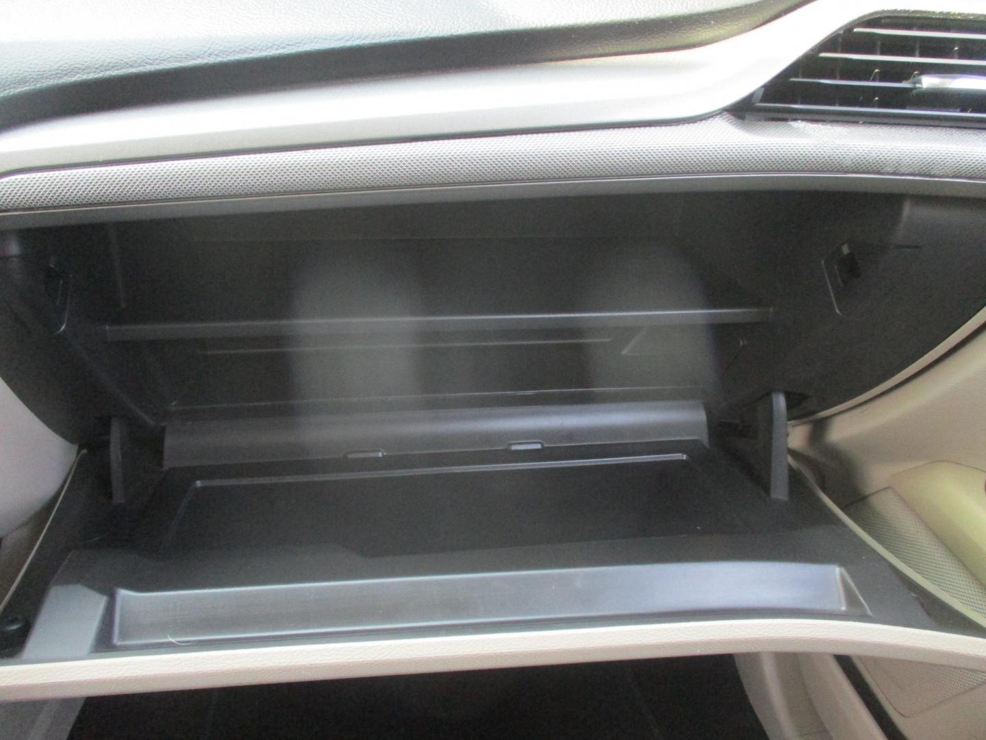 2017 GRAY Ford Fusion SE (3FA6P0H76HR) with an 2.5L L4 DOHC 16V engine, 6A transmission, located at 540a Delsea Drive, Sewell, NJ, 08080, (987) 867-5309, 39.752560, -75.111206 - Photo#24