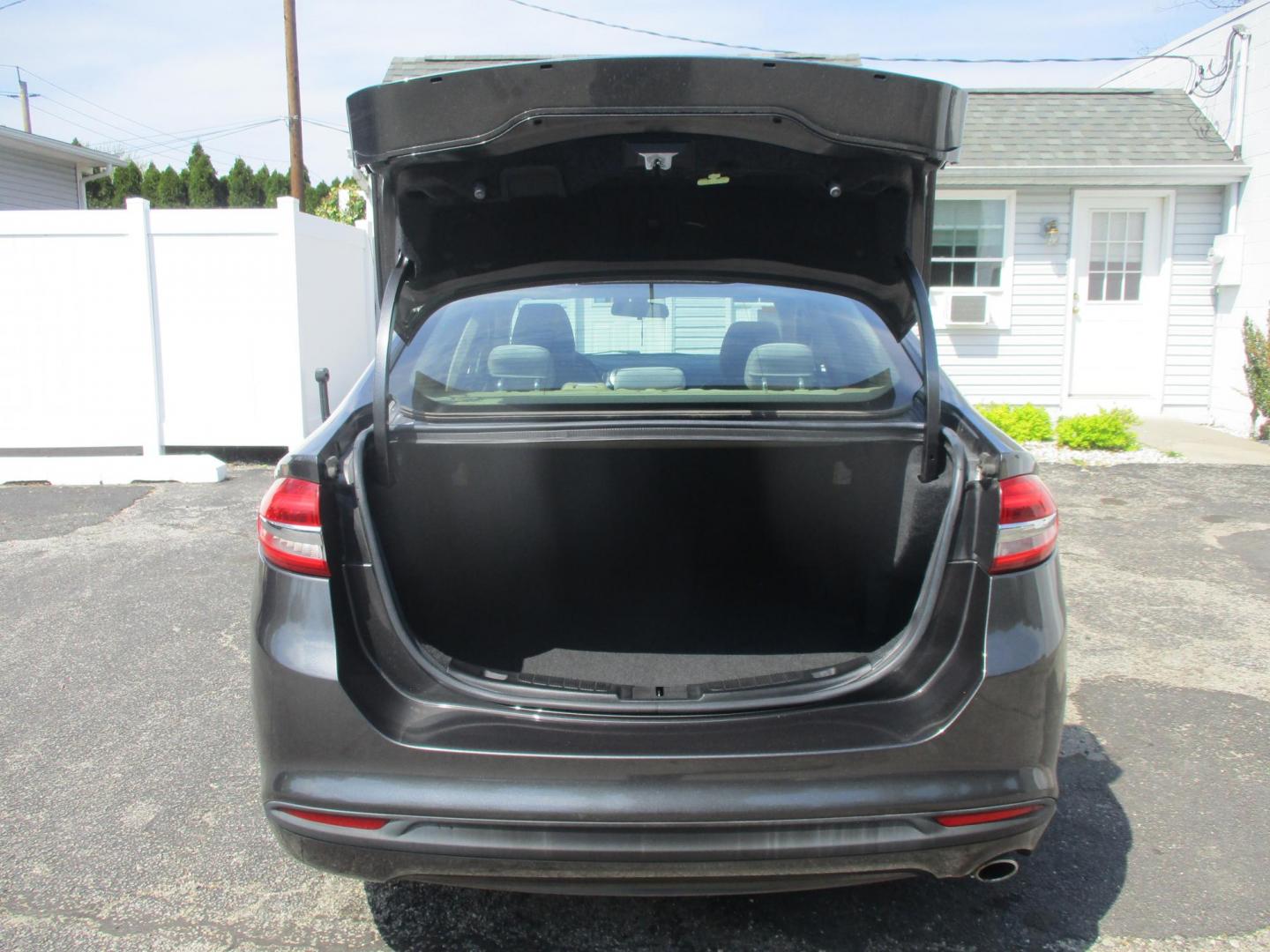 2017 GRAY Ford Fusion SE (3FA6P0H76HR) with an 2.5L L4 DOHC 16V engine, 6A transmission, located at 540a Delsea Drive, Sewell, NJ, 08080, (987) 867-5309, 39.752560, -75.111206 - Photo#25