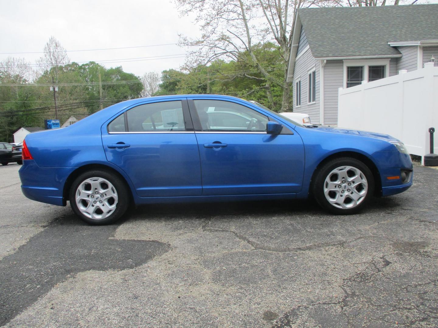 2011 BLUE Ford Fusion I4 SE (3FAHP0HA5BR) with an 2.5L L4 DOHC 16V engine, located at 540a Delsea Drive, Sewell, NJ, 08080, (987) 867-5309, 39.752560, -75.111206 - Photo#7