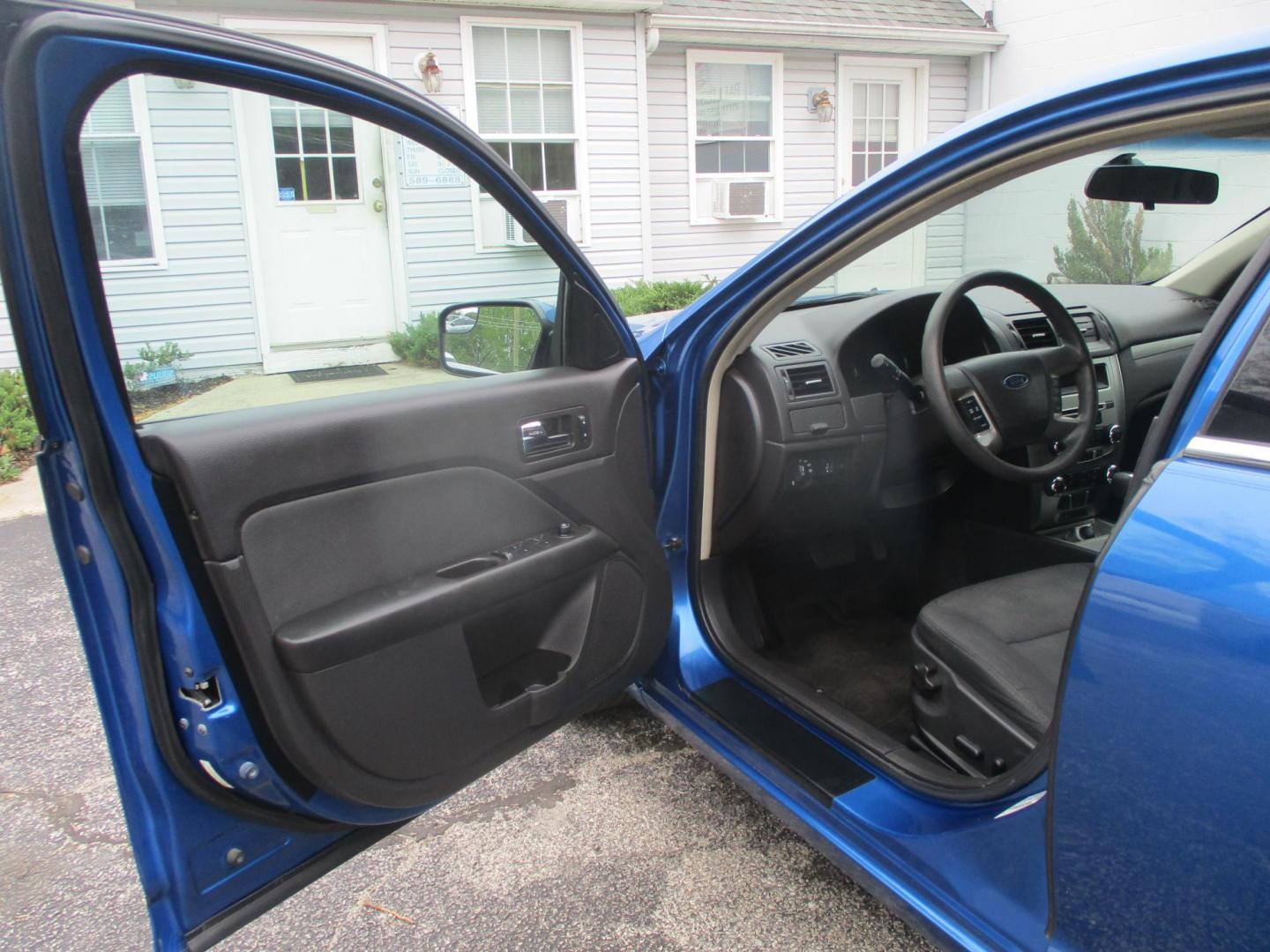 2011 BLUE Ford Fusion I4 SE (3FAHP0HA5BR) with an 2.5L L4 DOHC 16V engine, located at 540a Delsea Drive, Sewell, NJ, 08080, (987) 867-5309, 39.752560, -75.111206 - Photo#10