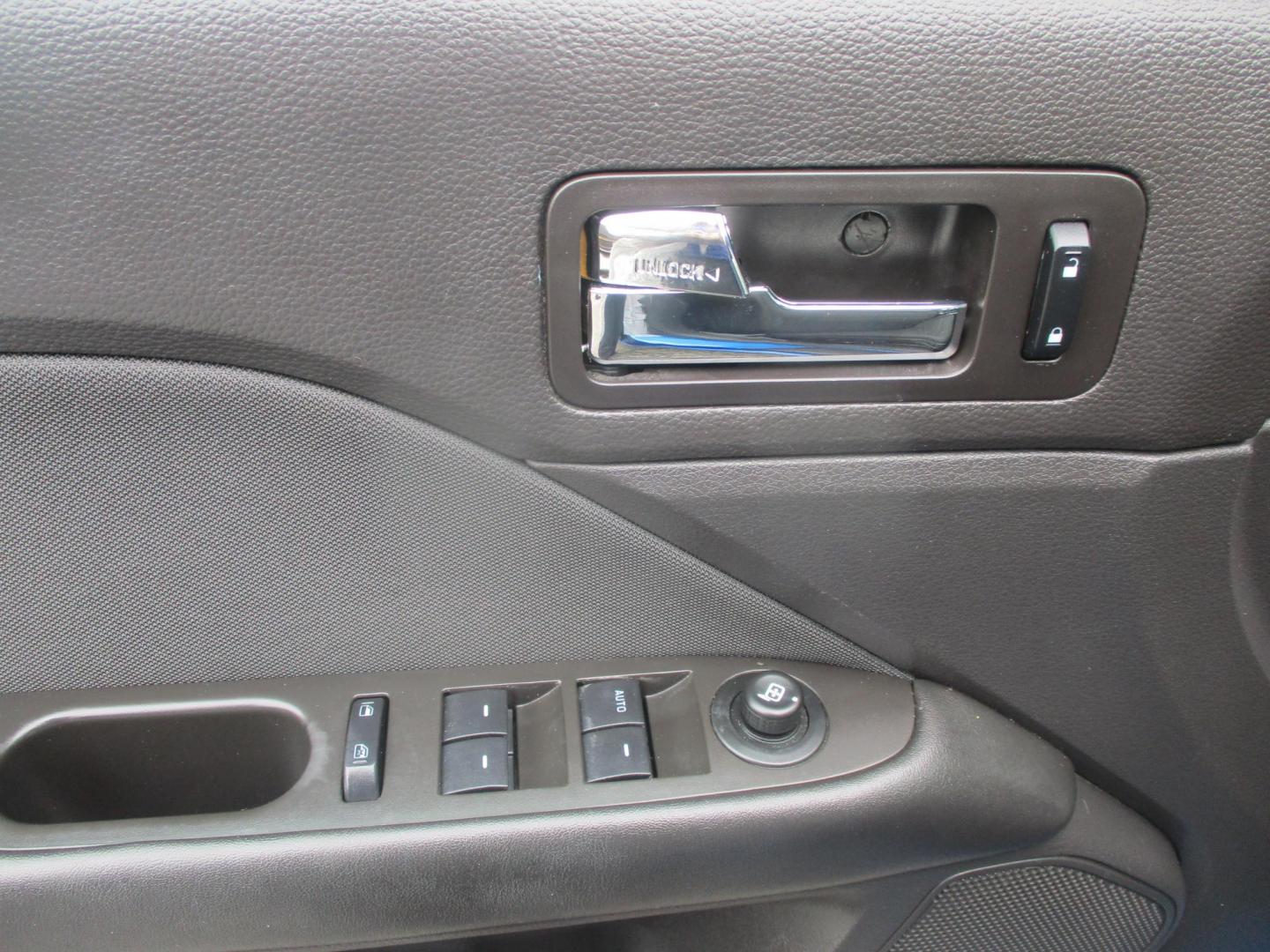 2011 BLUE Ford Fusion I4 SE (3FAHP0HA5BR) with an 2.5L L4 DOHC 16V engine, located at 540a Delsea Drive, Sewell, NJ, 08080, (987) 867-5309, 39.752560, -75.111206 - Photo#11