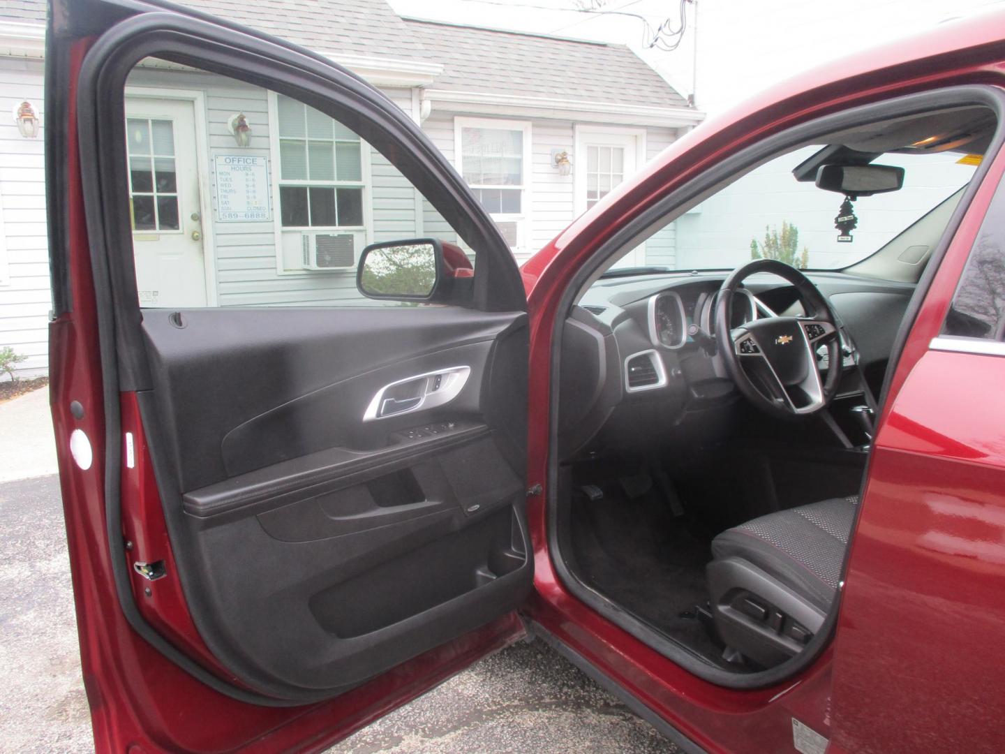 2016 RED Chevrolet Equinox LT AWD (2GNFLFEK3G6) with an 2.4L L4 DOHC 16V FFV engine, 6A transmission, located at 540a Delsea Drive, Sewell, NJ, 08080, (987) 867-5309, 39.752560, -75.111206 - Photo#9