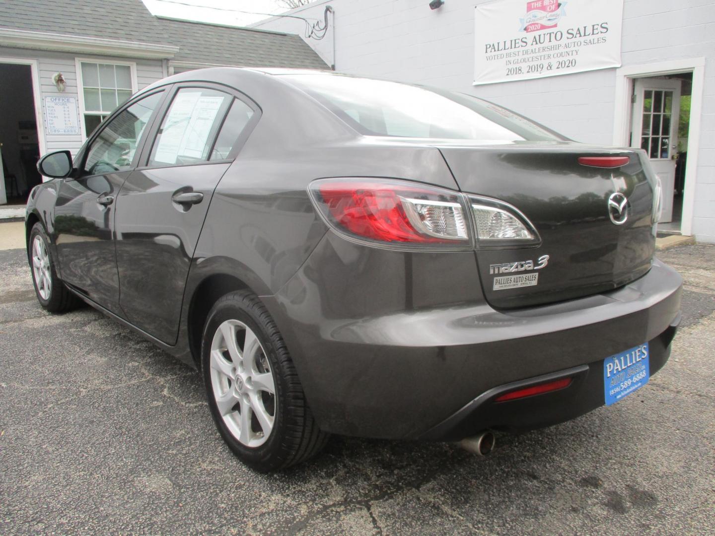 2011 GRAY Mazda MAZDA3 i Touring 4-Door (JM1BL1VG5B1) with an 2.0L L4 DOHC 16V engine, located at 540a Delsea Drive, Sewell, NJ, 08080, (987) 867-5309, 39.752560, -75.111206- Photo#2